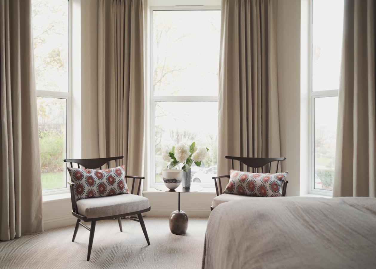 Leighton House - Boutique Guesthouse Bath Bagian luar foto Curtains in a bedroom