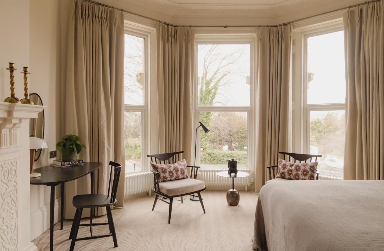 Leighton House - Boutique Guesthouse Bath Bagian luar foto A bedroom at the Inn