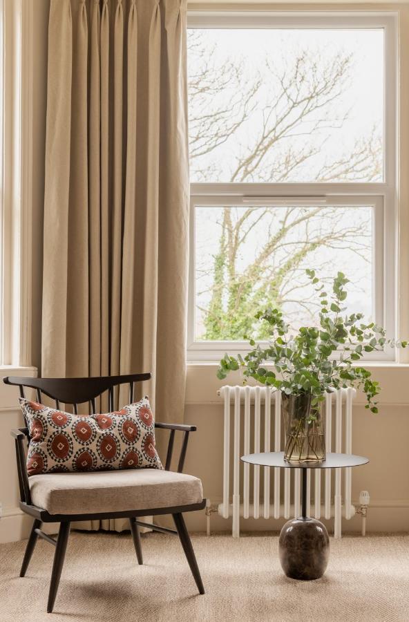 Leighton House - Boutique Guesthouse Bath Bagian luar foto A window with a windowsill