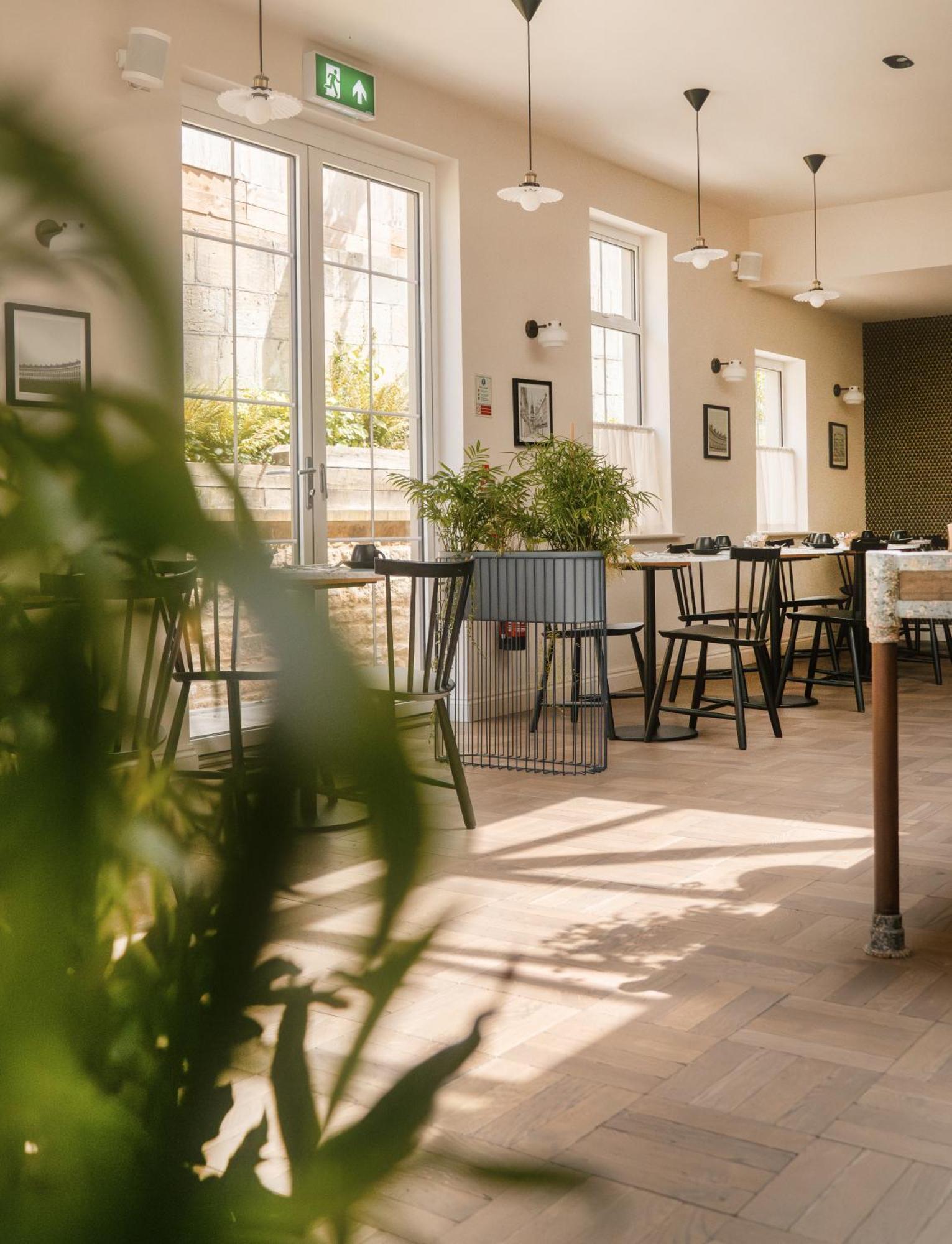 Leighton House - Boutique Guesthouse Bath Bagian luar foto The interior of the restaurant