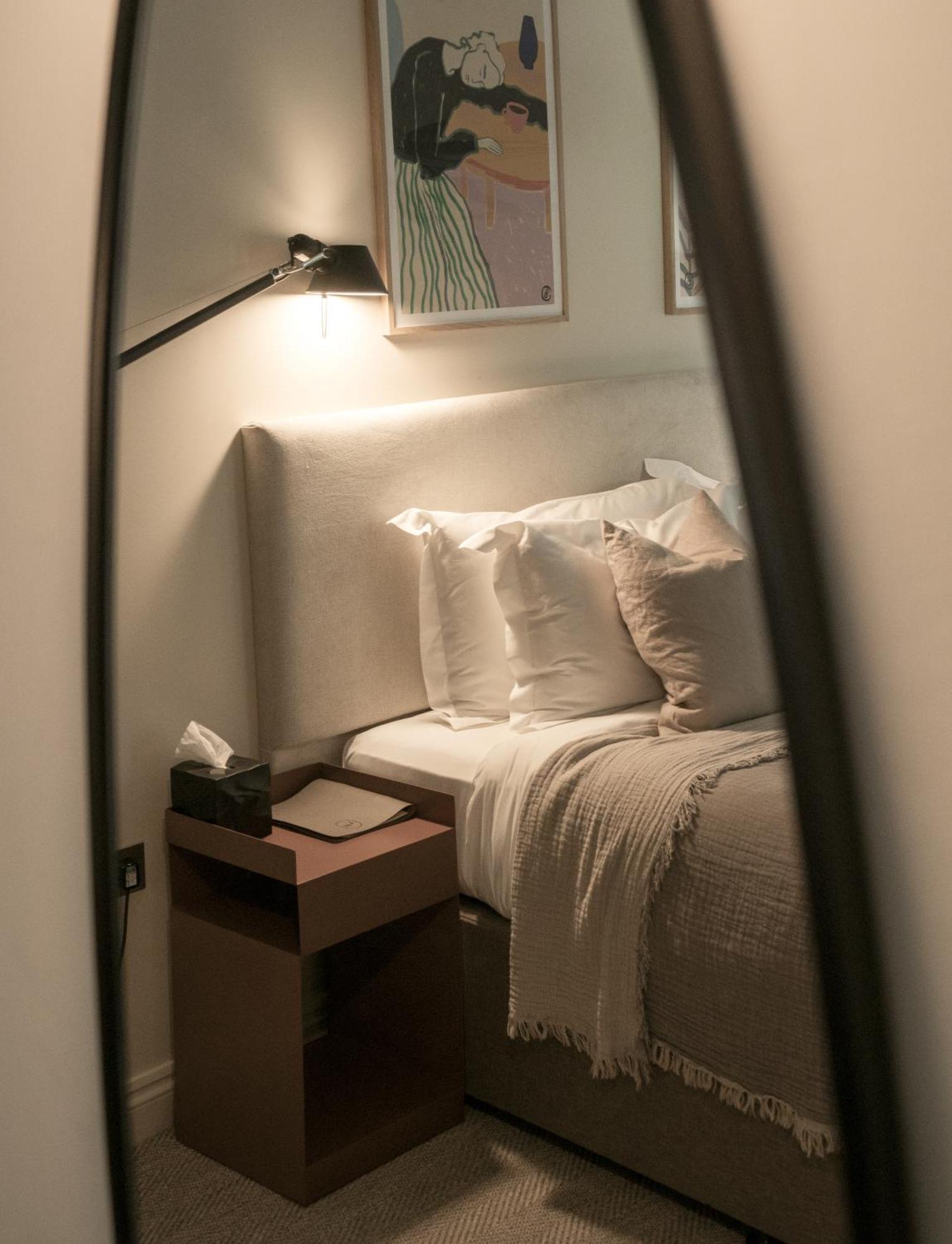 Leighton House - Boutique Guesthouse Bath Bagian luar foto A bedroom at the hotel