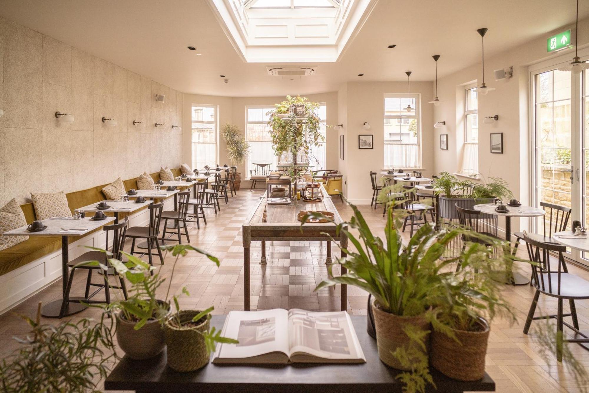 Leighton House - Boutique Guesthouse Bath Bagian luar foto The interior of the restaurant