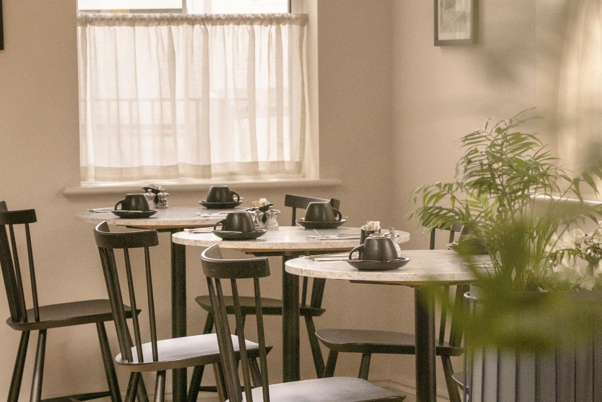 Leighton House - Boutique Guesthouse Bath Bagian luar foto A tea room in Kyoto, Japan