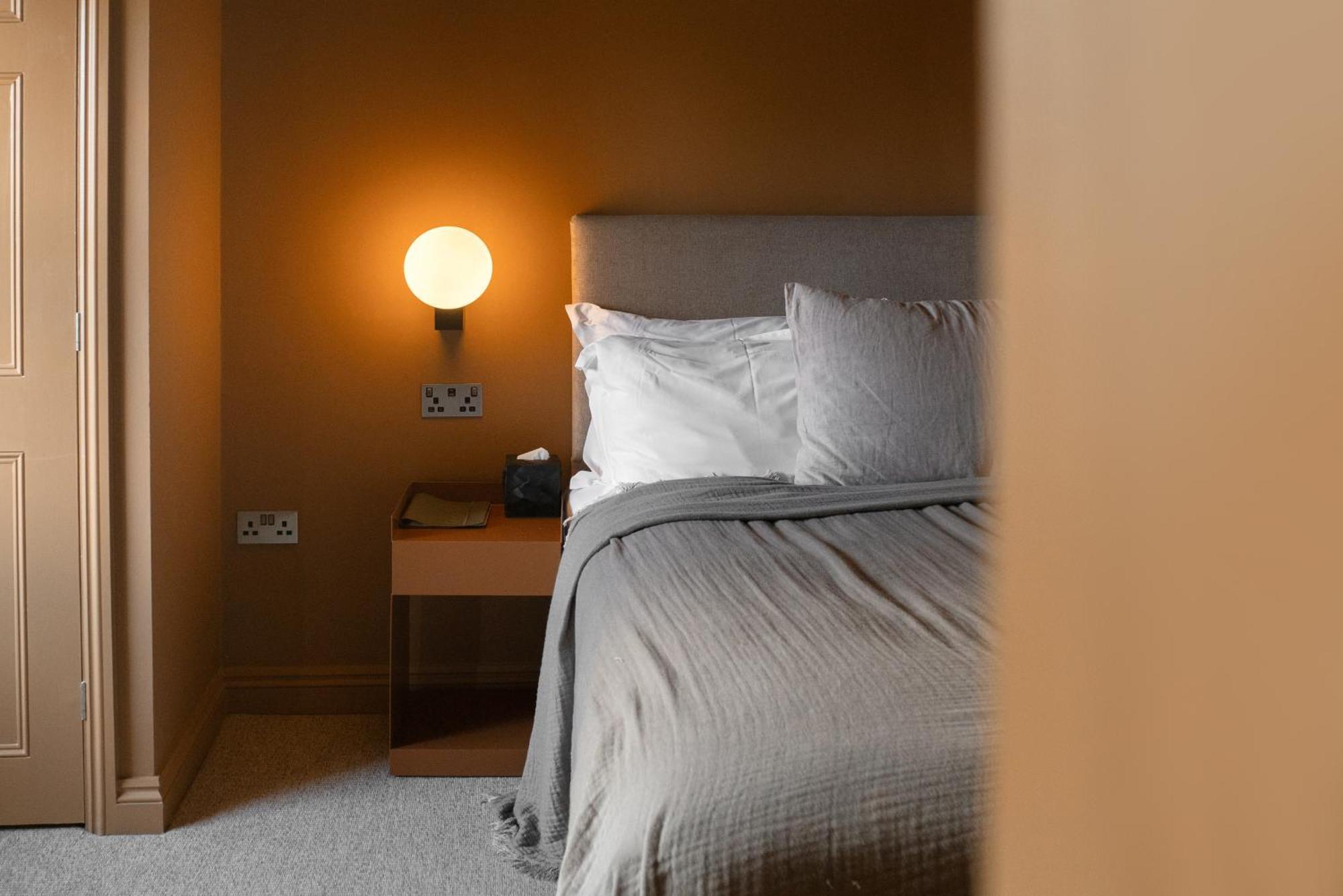 Leighton House - Boutique Guesthouse Bath Bagian luar foto A bedroom at the hotel