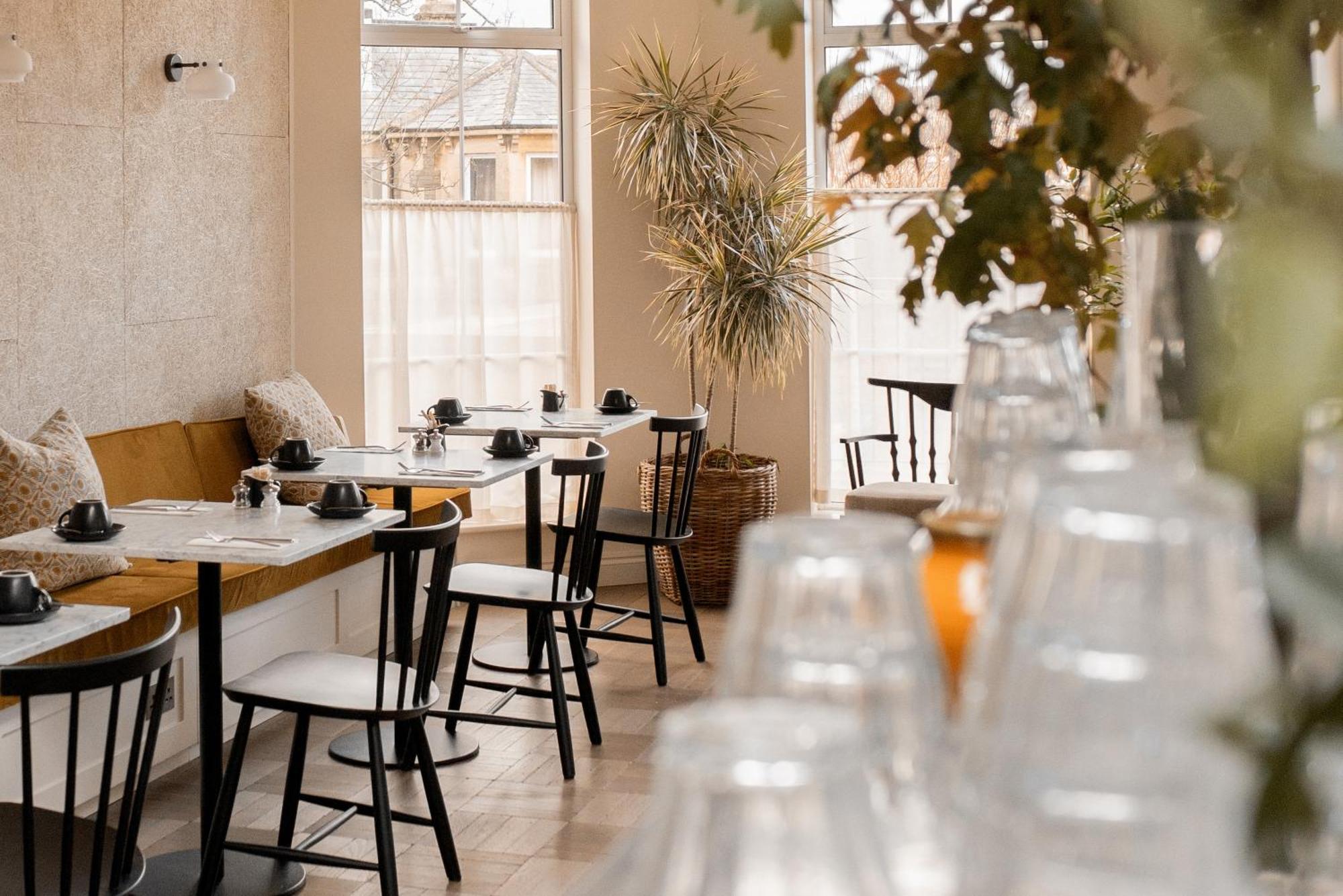 Leighton House - Boutique Guesthouse Bath Bagian luar foto Interior of the restaurant