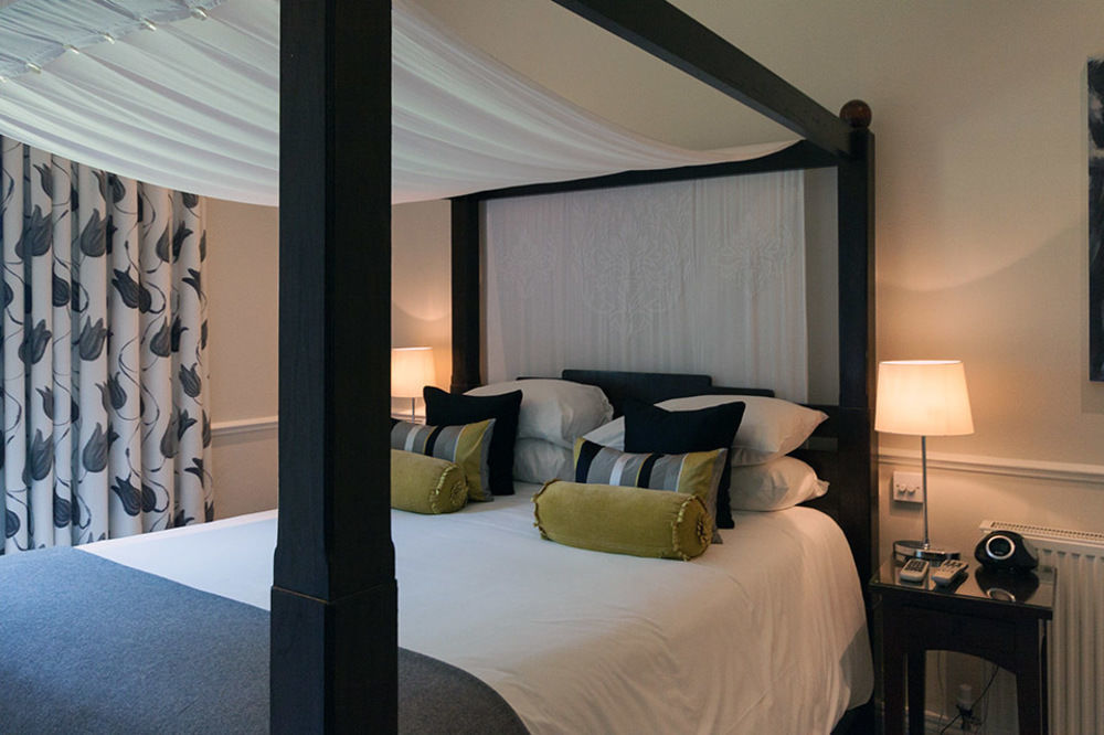 Leighton House - Boutique Guesthouse Bath Bagian luar foto A bedroom at The Old parsonage