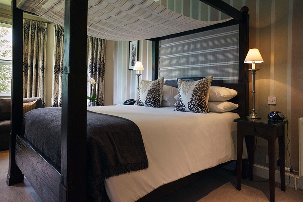 Leighton House - Boutique Guesthouse Bath Bagian luar foto A bedroom at The Old parsonage