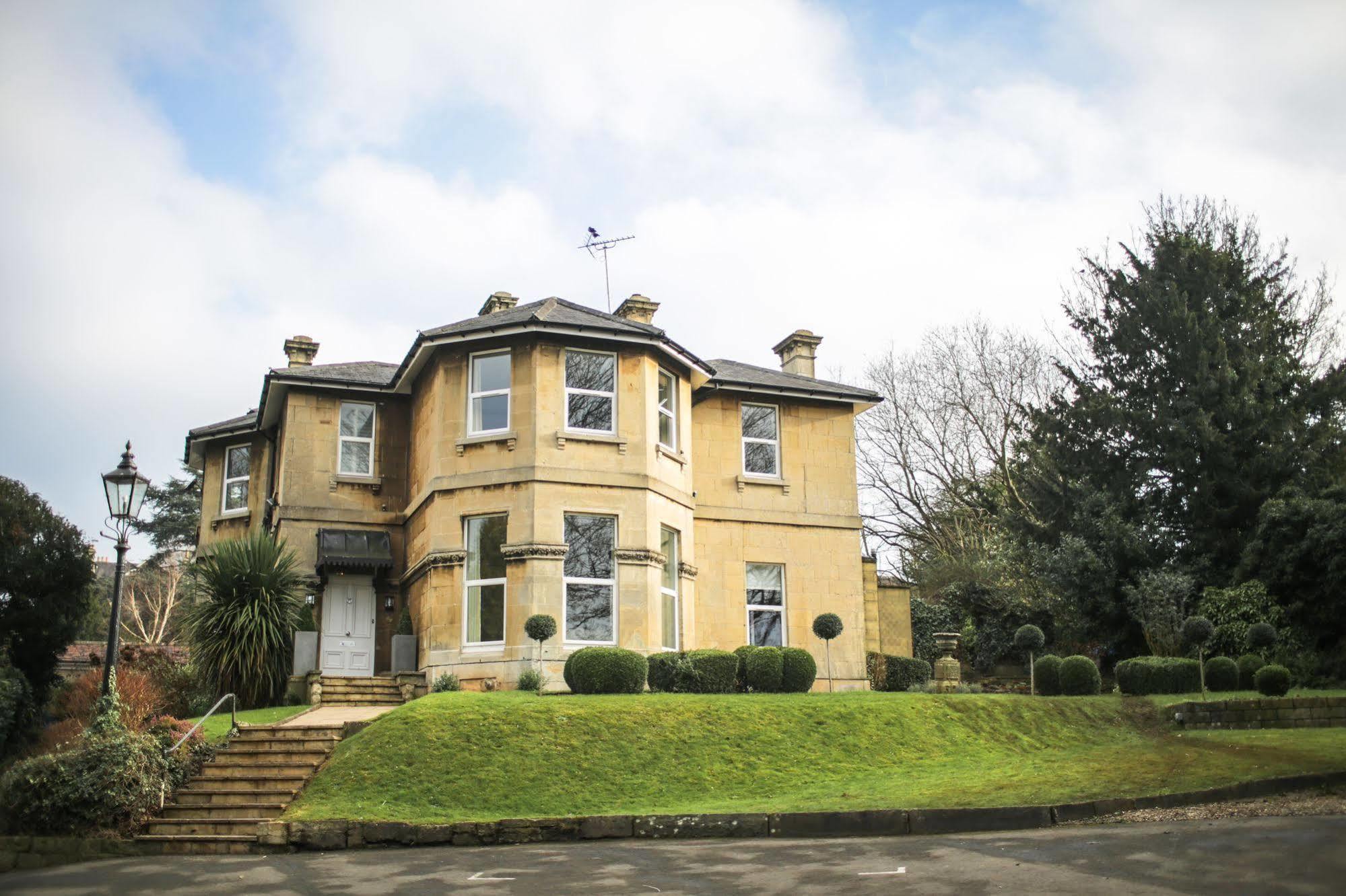 Leighton House - Boutique Guesthouse Bath Bagian luar foto The former vicarage of St. Mary's Church, now the home of the school's headmaster