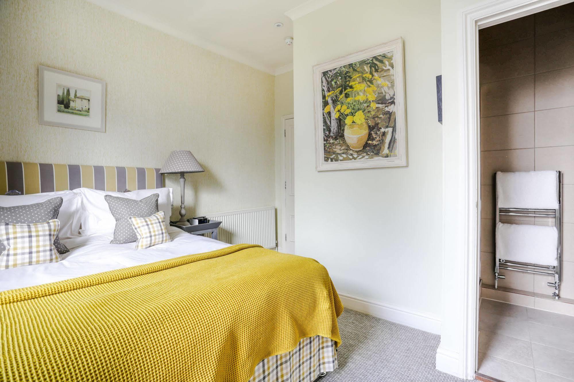 Leighton House - Boutique Guesthouse Bath Bagian luar foto A bedroom at The Old parsonage